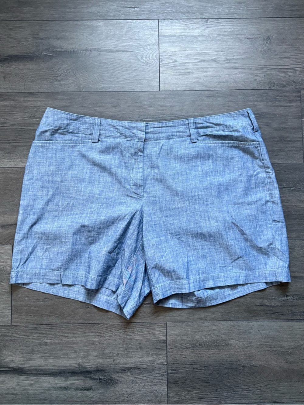 Lands' End Women’s Mid Rise Blue Chambray Shorts Cotton Size 18W